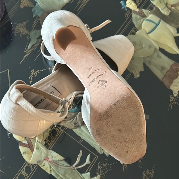 Antonio Melani Elegant Cream Heels with Chunky Heel and Ankle Strap - Picture 5 of 5